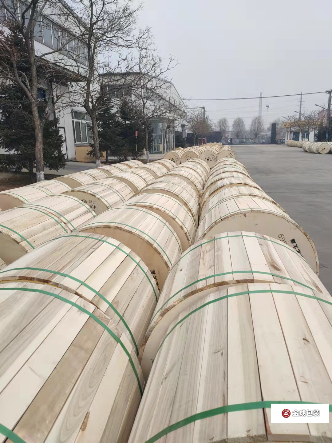 膠合(he)闆光纜(lǎn)盤3